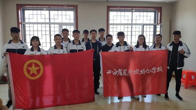 3.同学们来到朱坑乡老年活动中心_副本.jpg