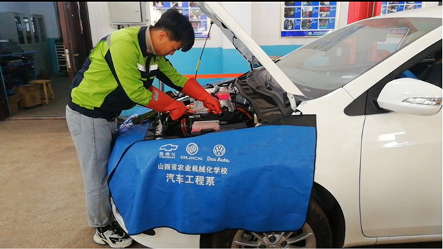 汽车系机舱内检查1_副本.jpg