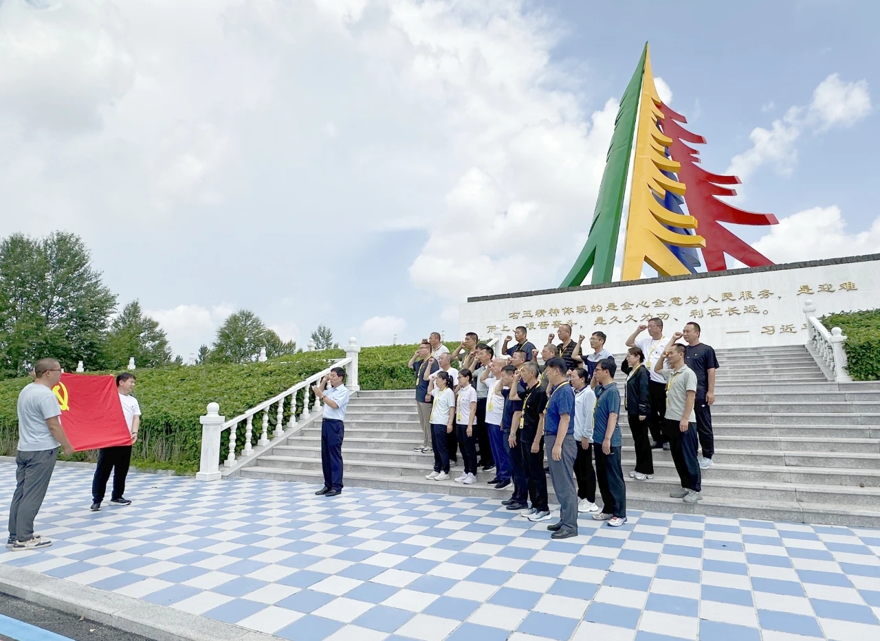 党员12.jpg 党员12.jpg