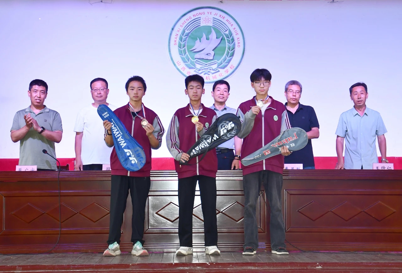 羽毛球2.jpg 羽毛球2.jpg