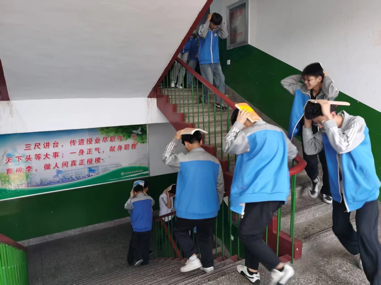 地震2.jpg 地震2.jpg